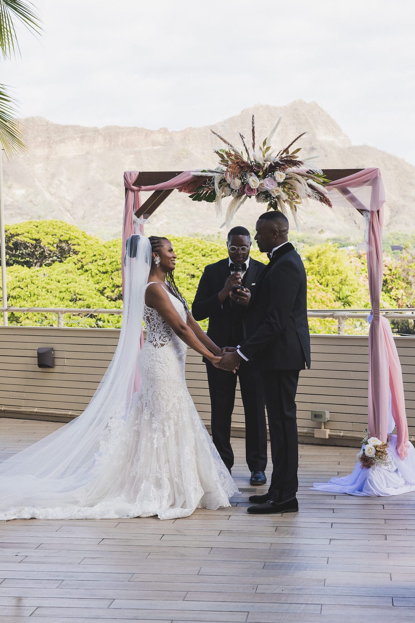The 10 Best Locations for Engagement Photos on Oahu